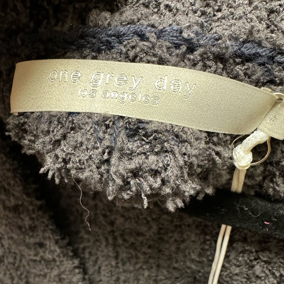 Oversized soft loose sweater from One Grey Day Los angelas - Picture 3 of 4